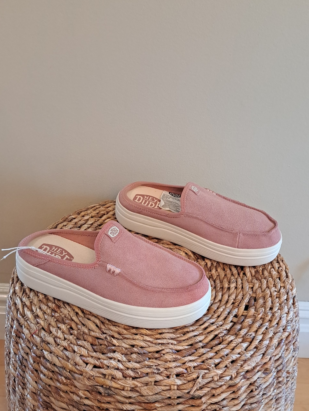 NWOT Hey Dude Womens Austin Lift Classic Rosette Pink Suede Platform Mules 8